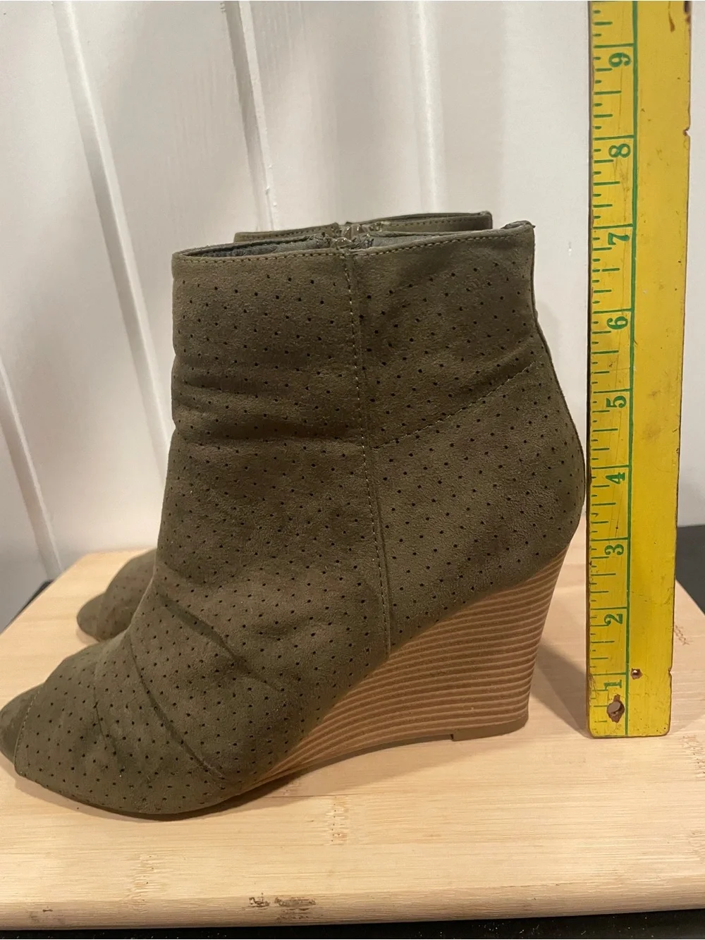 Report Olive Green Peep-Toe Wedge Booties suede size 8